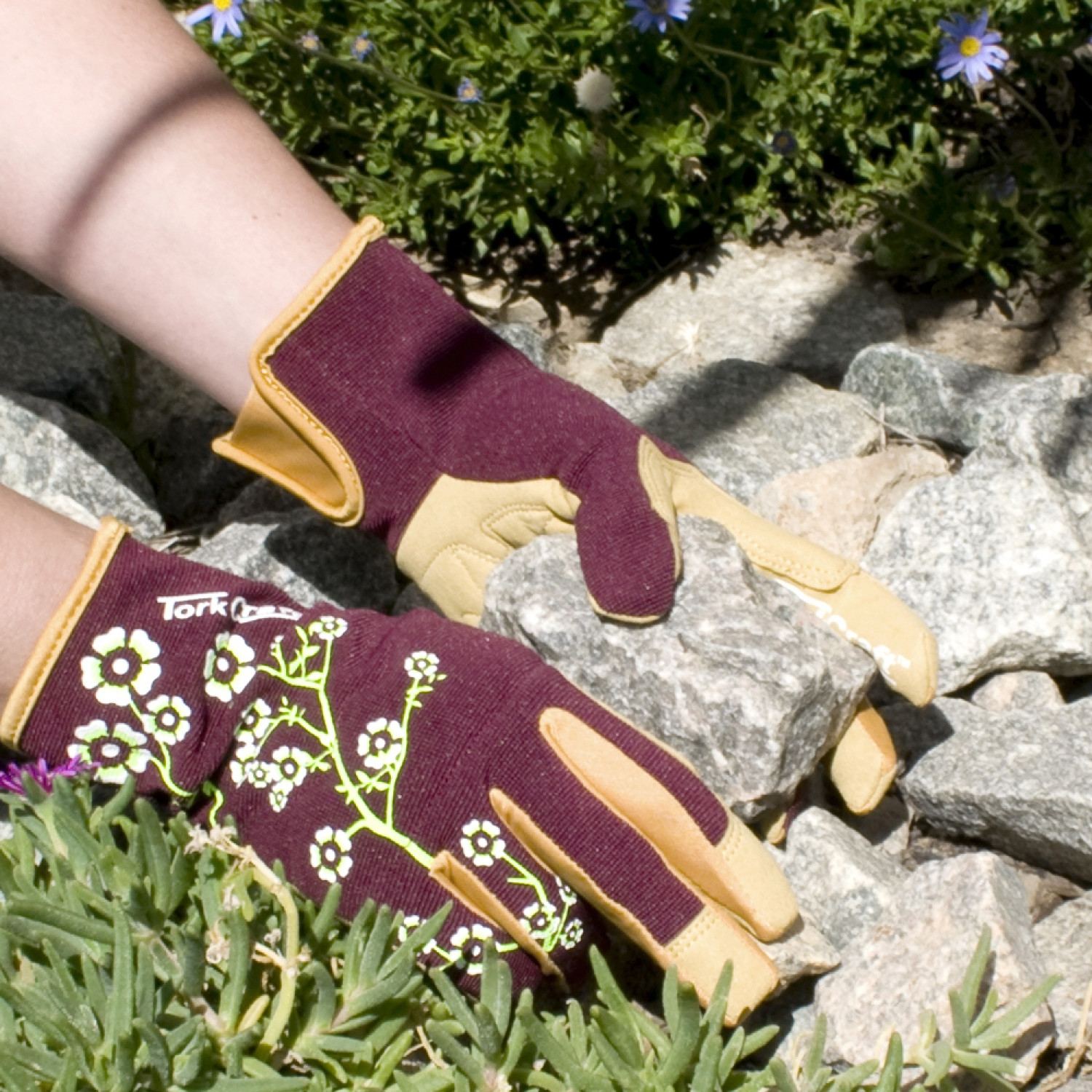 Ladies Slim Fit Small Garden Gloves Maroon
